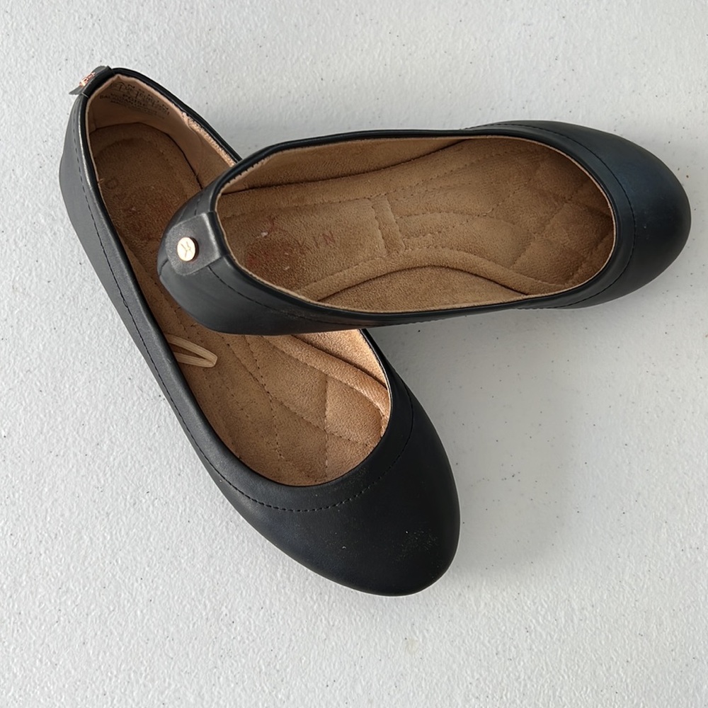 Danskin Ladies Black Poise Flats Size 7 Vegan Upper